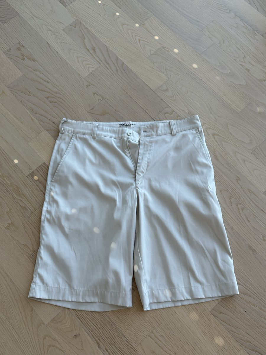 Nike Pantalons: Nike Golf Shorts – D'occasion à Pratteln par e.g.99