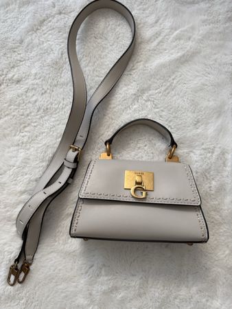 Handtasche Guess beige mit Trageriemen