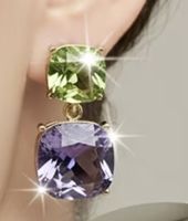 Jolies boucles d’oreilles pierres cristal 2,1cm X1,2 c