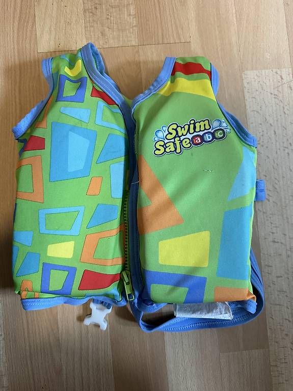 Schwimmwesten: Kinder Schwimmweste  – Gebraucht aus Malters von frangecko