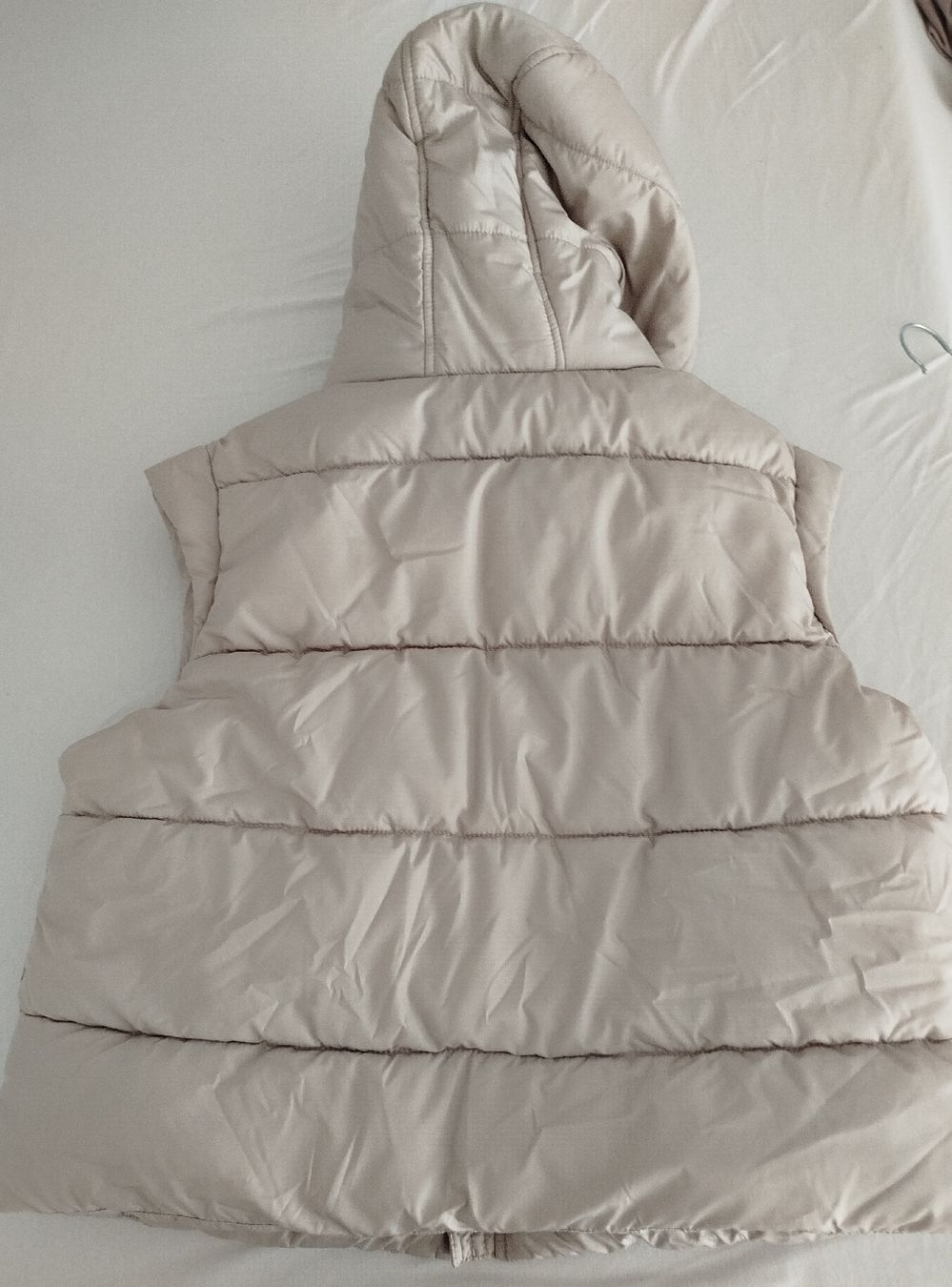 Lotti di vestiti: Ärmellose beige Jacke Kapuze 40 und Loop – Usato da Münchwilen AG venduto da Lillyfee08 3