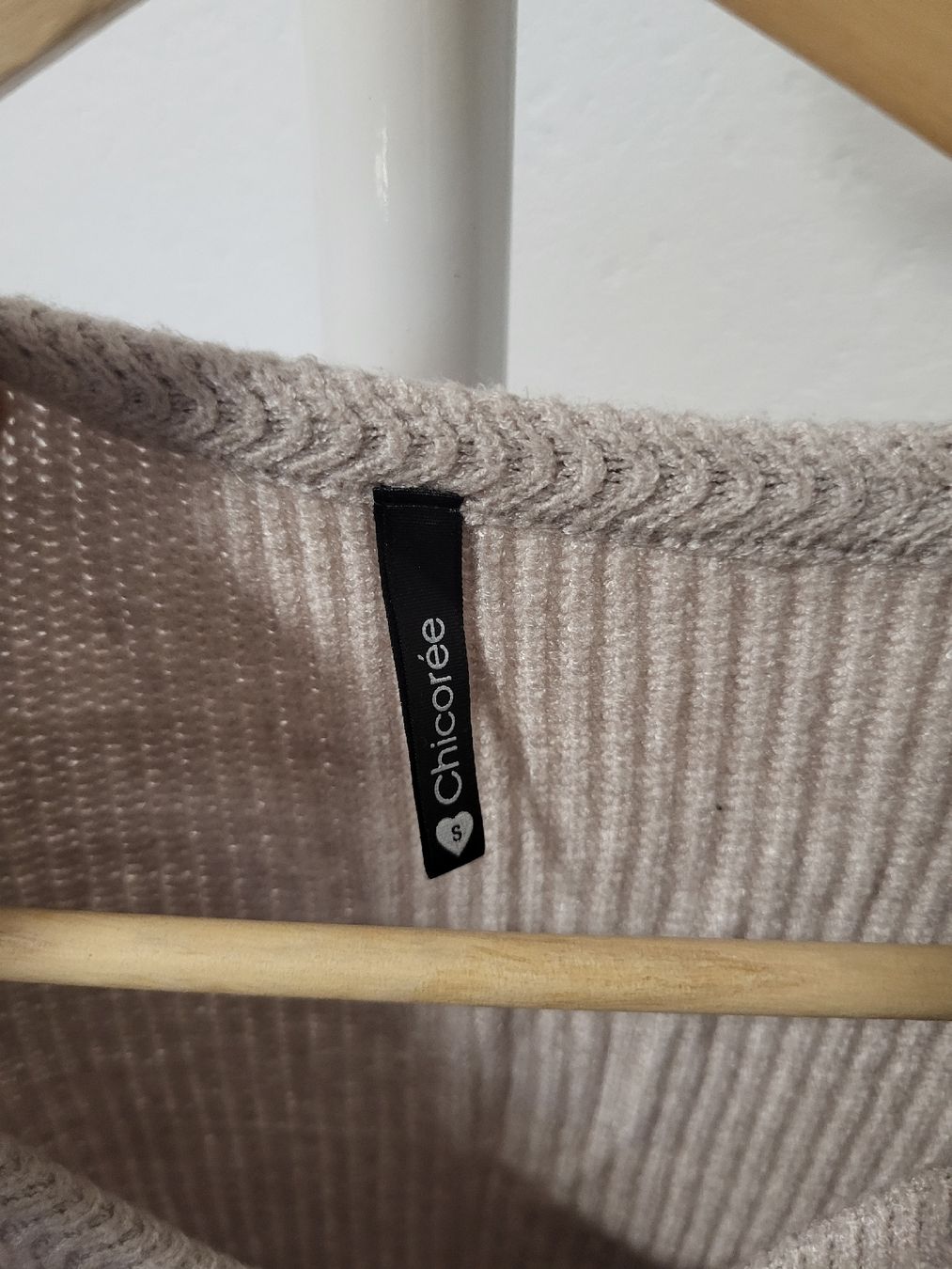 Pullover & Sweatshirts: Chicorée Strickpullover, Beige, Gr. S, kurz geschnitten – Gebraucht aus Horriwil von alusru87 2