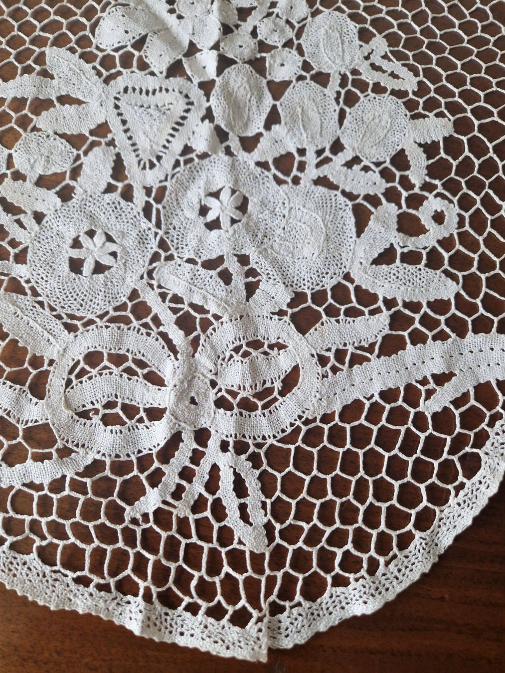 Altra biancheria da tavola: Klöppelspitze Deckeli 36x30cm – Usato da Bern venduto da Antikbatik 2
