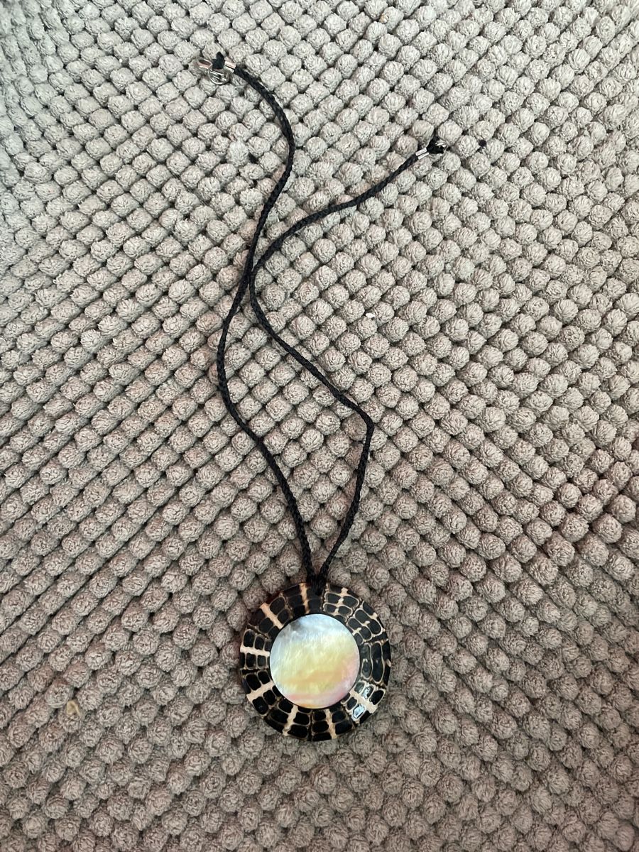 Ketten: Beautiful Necklace with Shell Inlay – Gebraucht aus Zürich von muz_5h6k