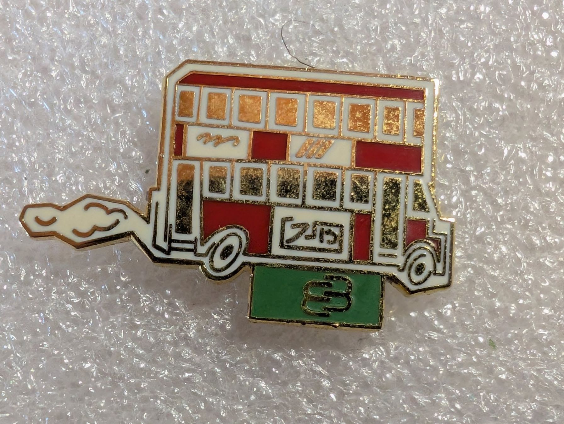 Plaketten & Abzeichen: Ansteckpin 280: Doppeldecker Bus – Gebraucht aus Oppligen von Pin-Fall-Shop