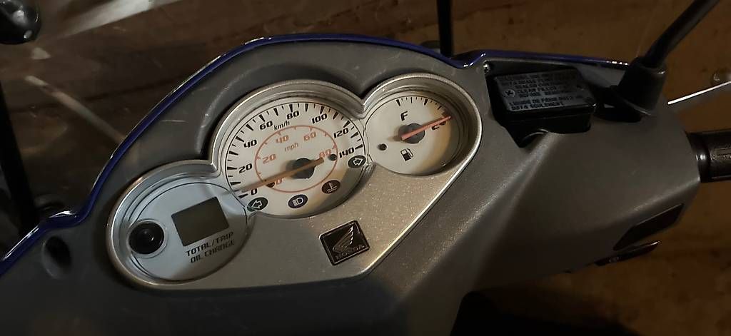 Topcase: Honda SES125 Dylan Roller mit Topcase – Usato da Grünenmatt venduto da Loewen2 2