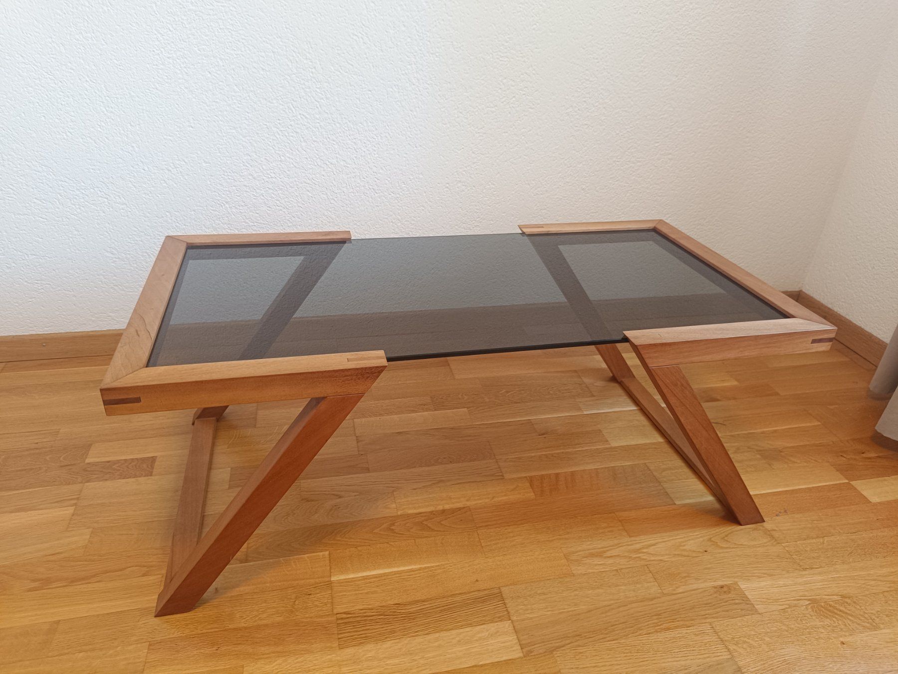 Tavoli: Couchtisch Massivholz Nussbaum – Usato da Langenthal venduto da Noulen_19