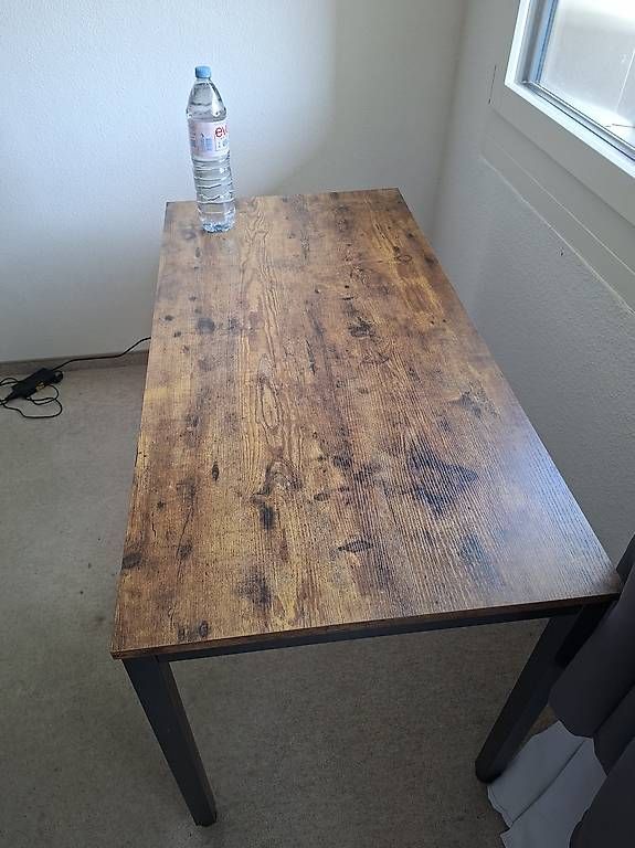 Scrivanie: Simple desk – Usato da Zürich venduto da run_zc5s