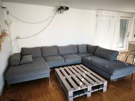 Bequemes Sofa in Grau & guter Zustand