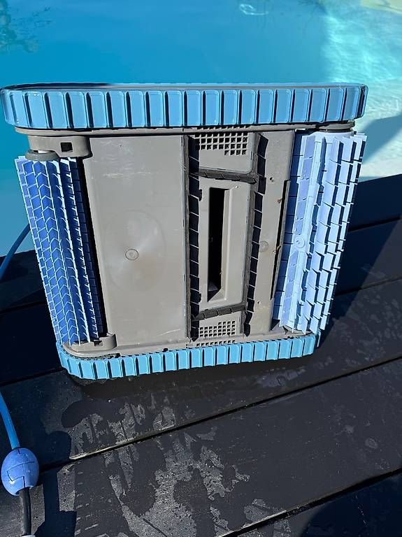 Accessori per Piscine: Robot piscine DOLPHIN S300i – Usato da Murten venduto da Civetta3 3