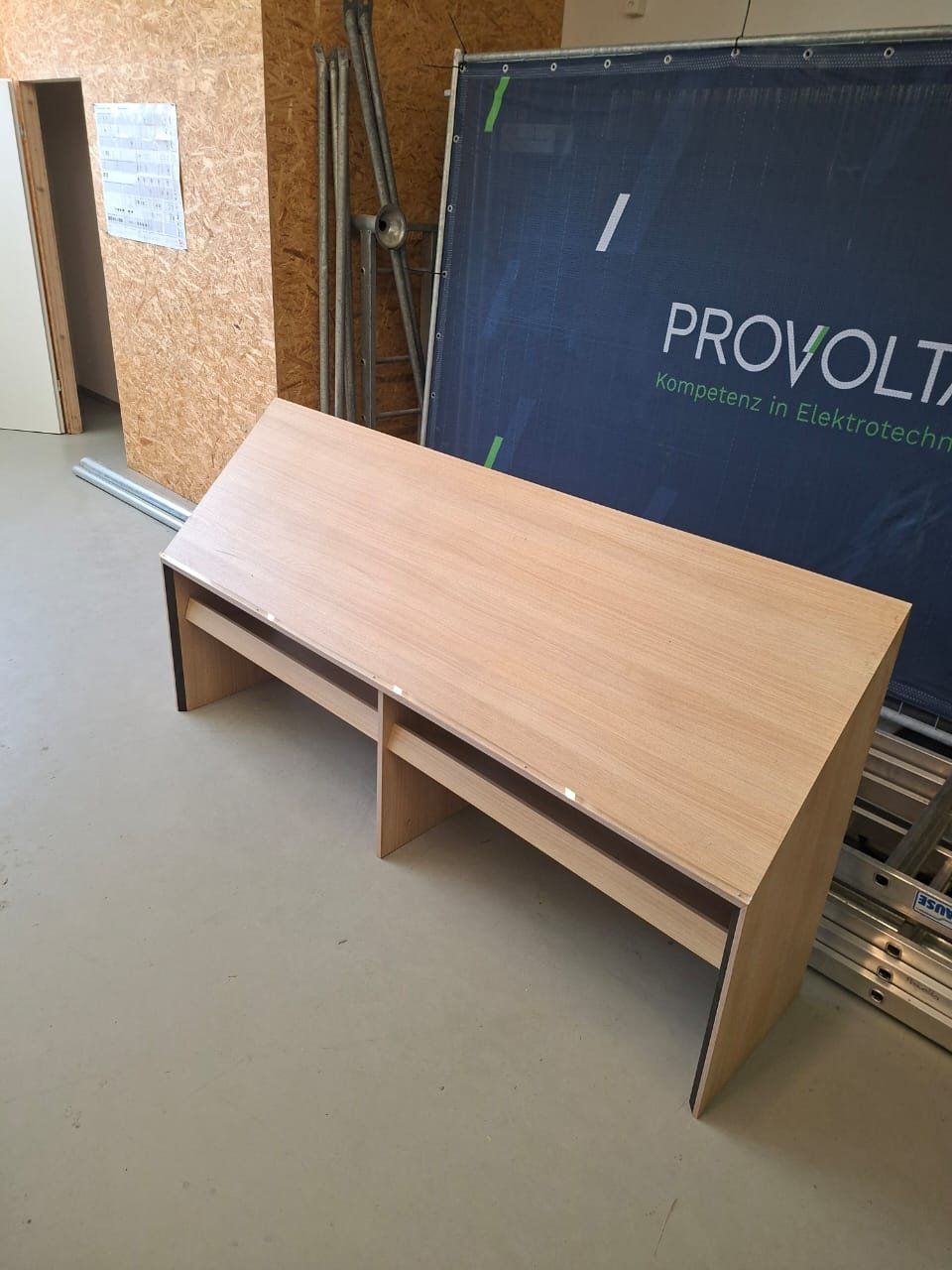 Allestimento di negozi e stand fieristici: Aushänge-/Informationssteher (länge 200cm) – Usato da Mauren venduto da fab_8jl2