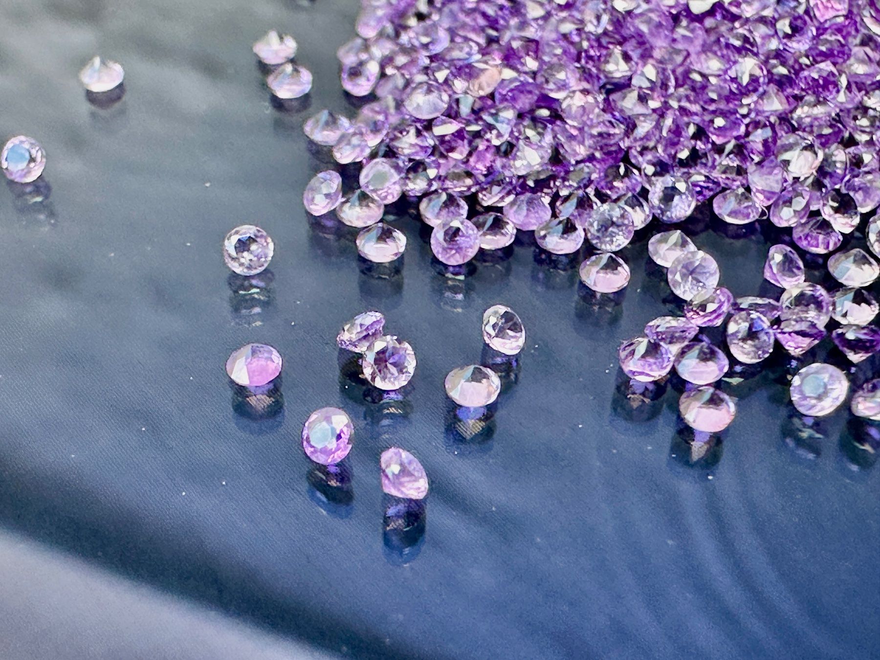 Pietre preziose: 100 St fein brillantgeschliffene Amethyst-Pointer 1,5 mm – Nuovo (secondo la descrizione) da Langenthal venduto da Seelenfreunde 2