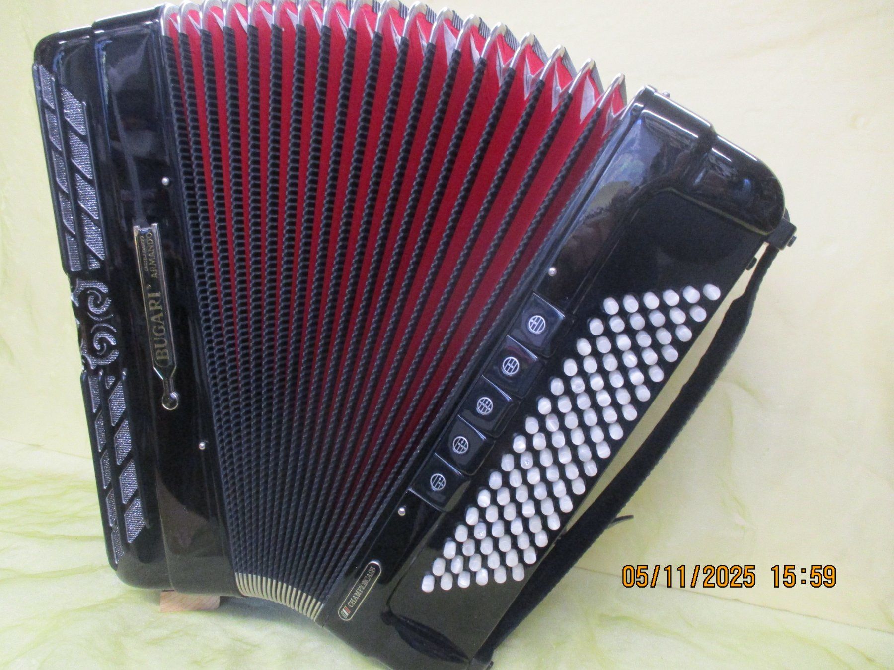 Strumenti musicali: Akkordeon Bugari Champion Cassotto – Usato da Jegenstorf venduto da Oktavio 4