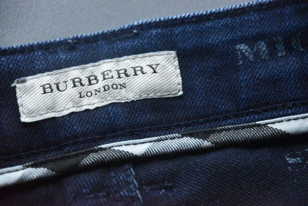 Burberry Pantaloni: Hose / Pantalon Burberry Denim .27 – Usato da Collonges venduto da Auganien 6