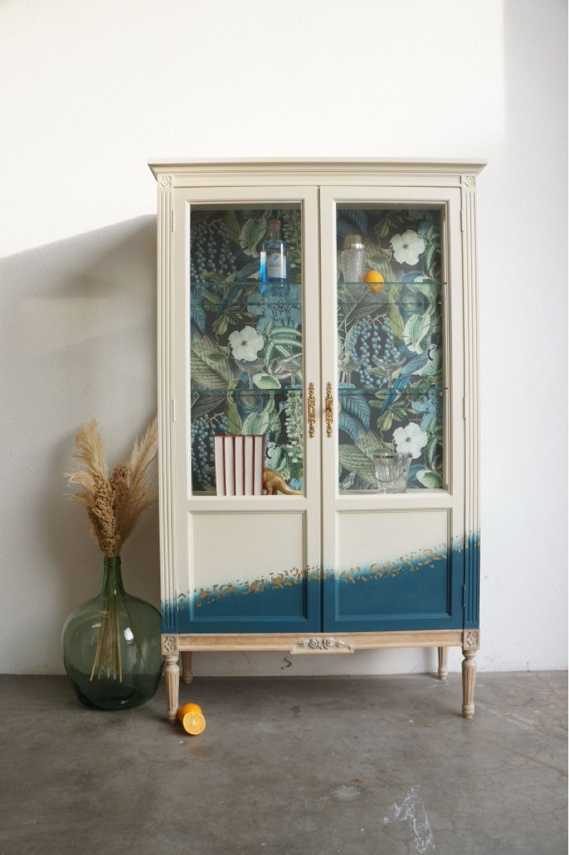 Schränke: Vintage Cabinet Upcycled Lighted / Vitrine Relookée Éclairée – Neu (gemäss Beschreibung) aus Ecublens VD von staceys.stuff