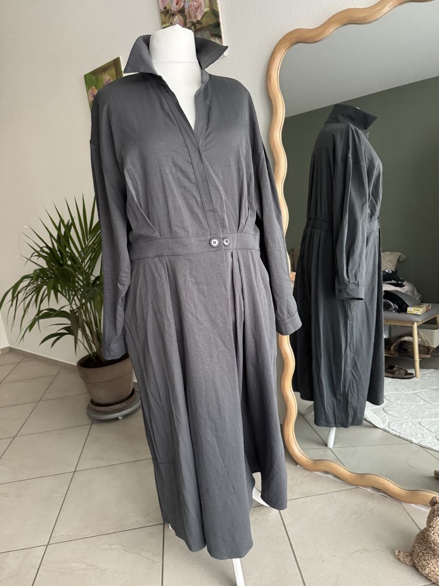 Kleider: Extravagantes Kleid anthrazit-grau – Neu (gemäss Beschreibung) aus Muttenz von einfach-schoen