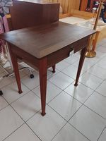Kleiner Schreibtisch mit Schublade