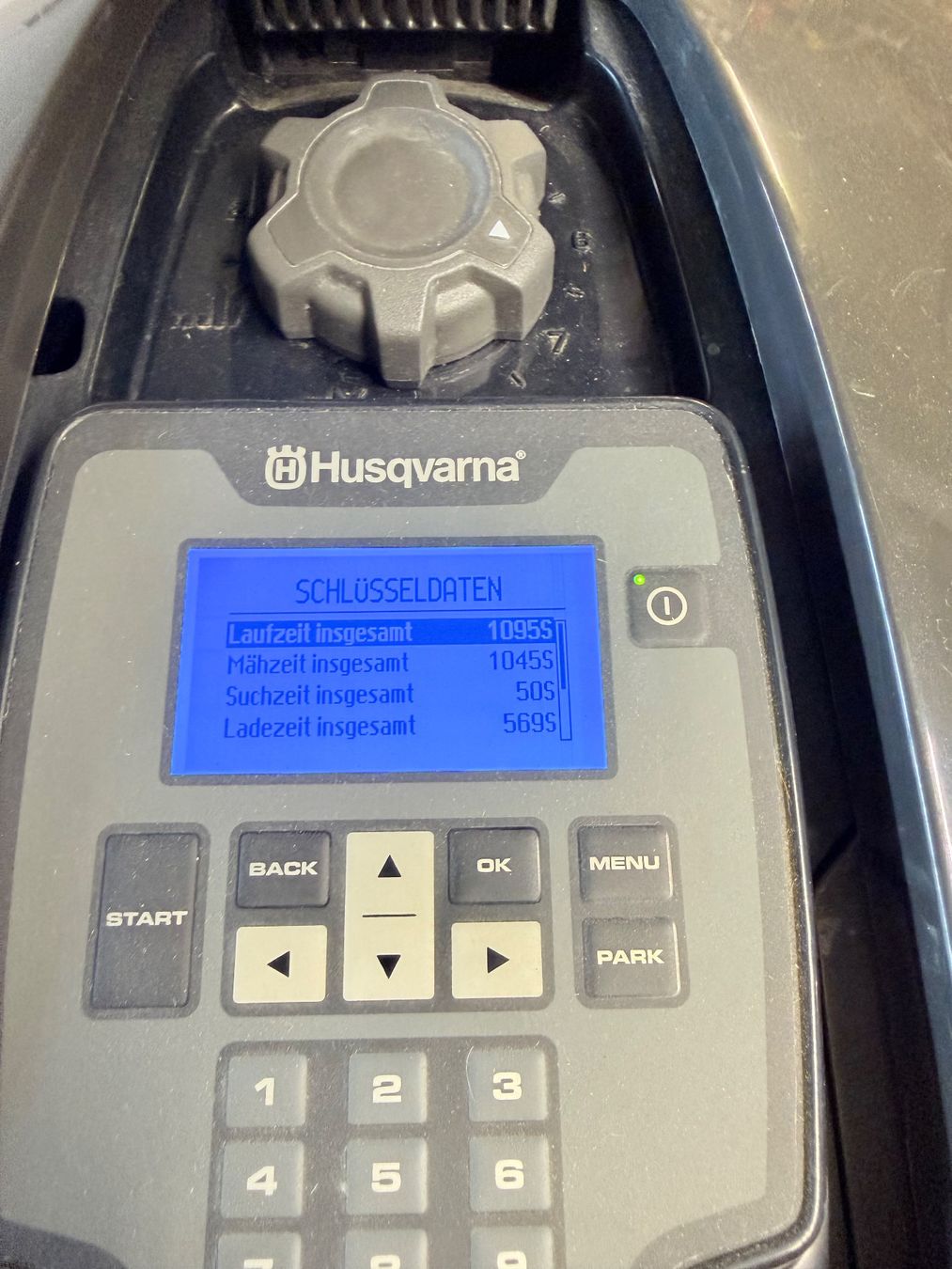 Husqvarna Tondeuses à gazon: Husqvarna AutoMower 305 mit Garage – D'occasion à Lenzburg par billistar 3