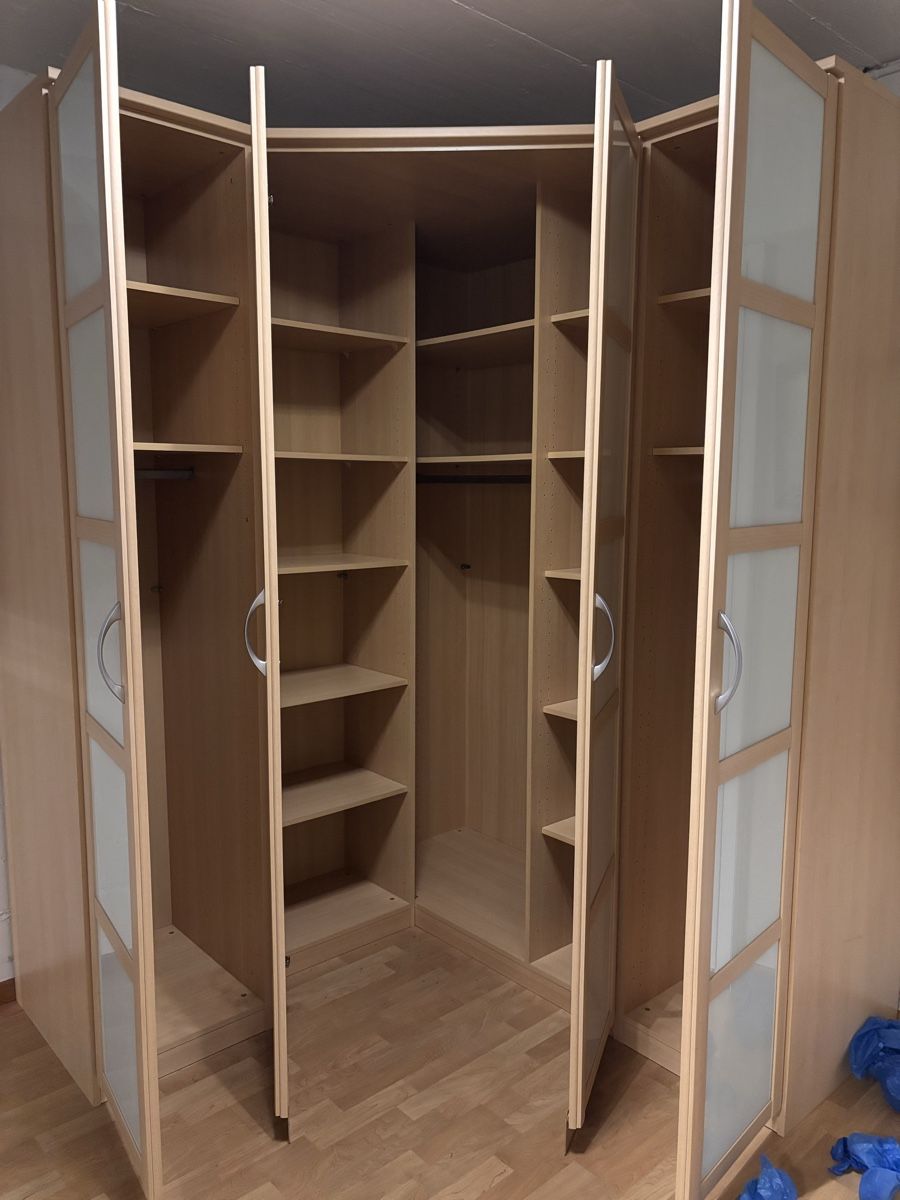 Armadi: Stylischer Kleiderschrank mit Glasfront – Usato da Horgen venduto da ml9_7bw7 1