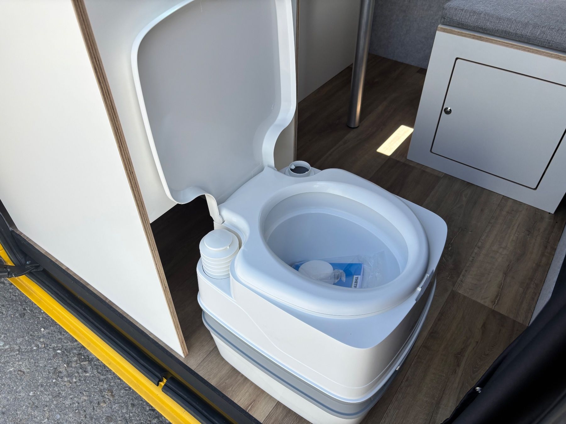 Renault Veicoli da campeggio: Renault Master Saranda Beach Camper Wohnmobil – Usato da Winterthur venduto da CamperBau 9
