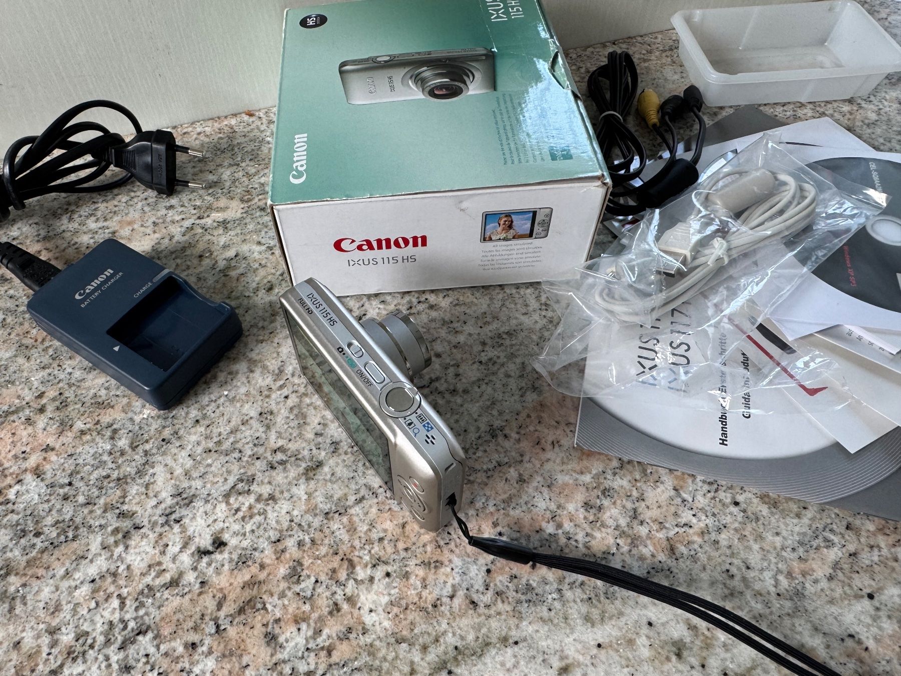 Canon Fotocamera: Canon IXUS 115 HS Kompakte Digitalkamera – Usato da Frauenfeld venduto da lind11 5