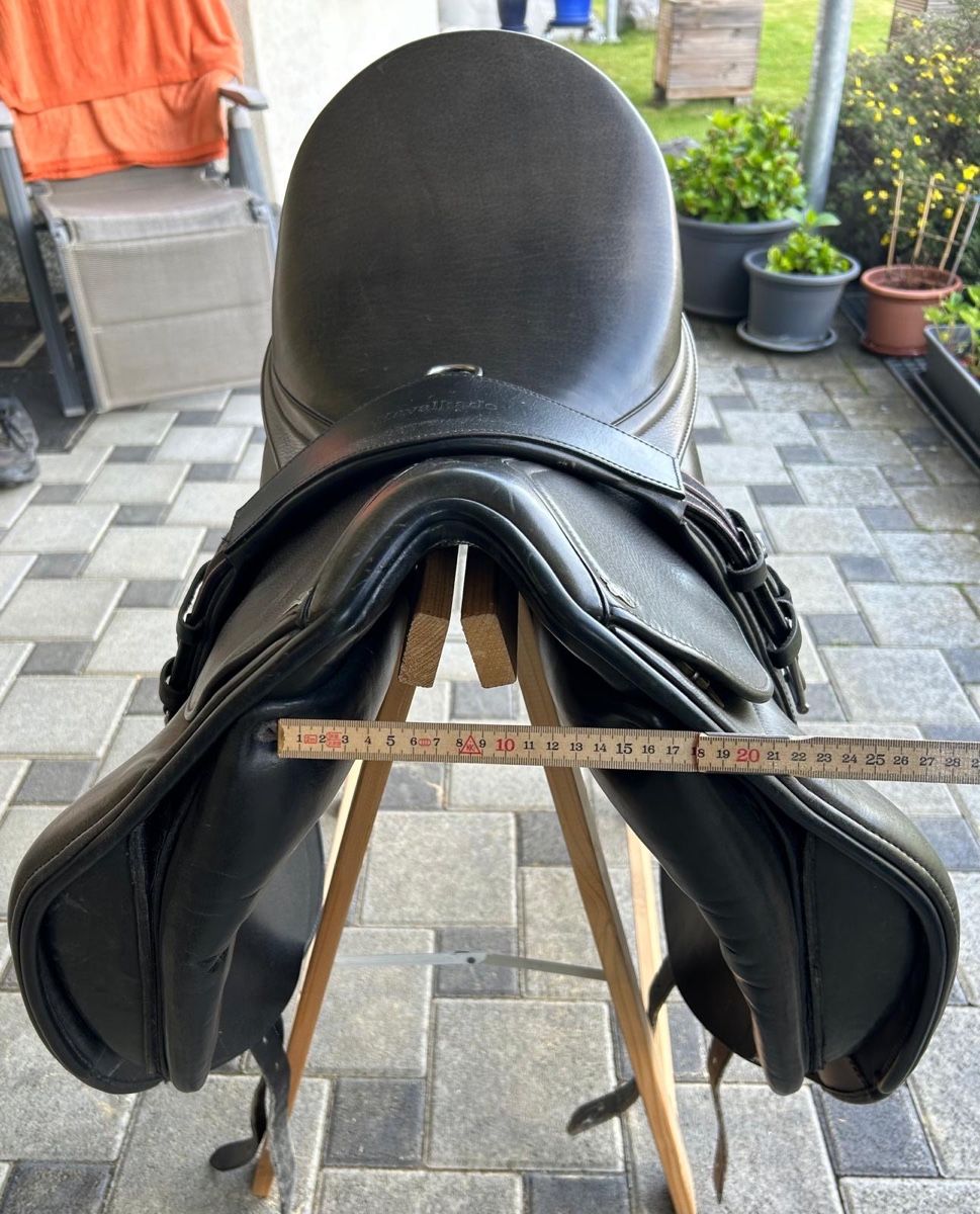 Sattel & Sattelzubehör: Dressursattel Bates Massimo – Gebraucht aus Thun von viola.roe 3
