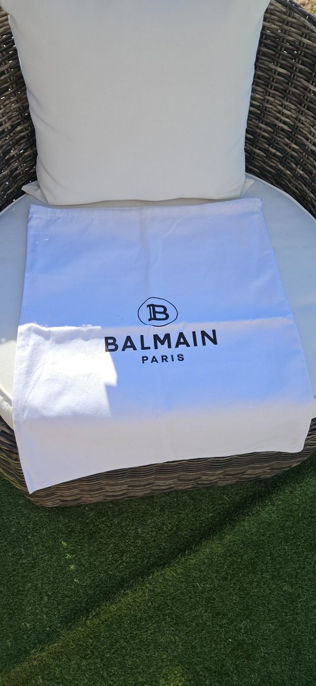 Balmain Taschen: BALMAIN - Housse de protection  blanc – Gebraucht aus Riddes von LuXuriousExcess