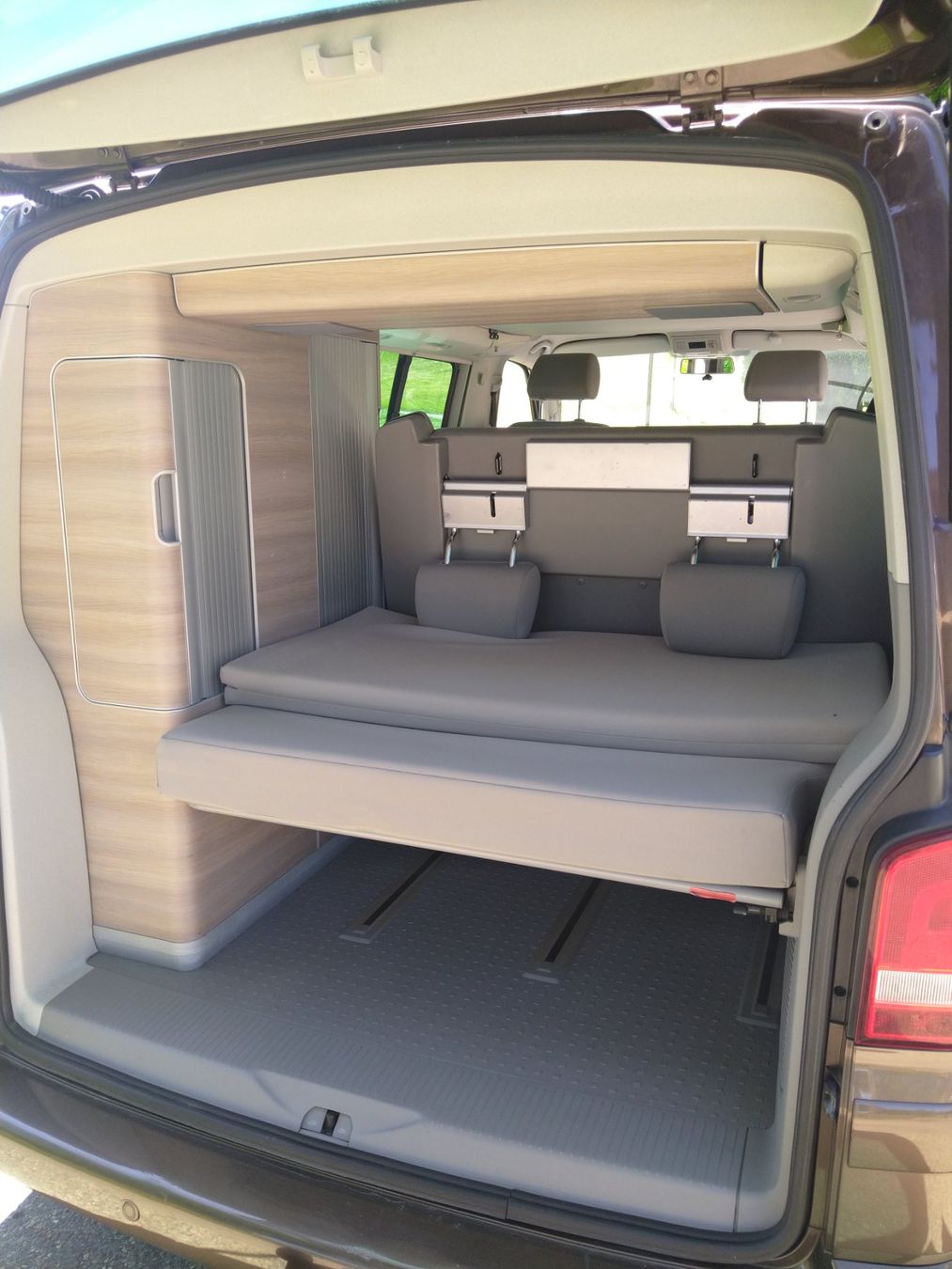 VW Veicoli da campeggio: VW T5 California TDI – Usato da La Chaux-de-Fonds venduto da BI_2300 3