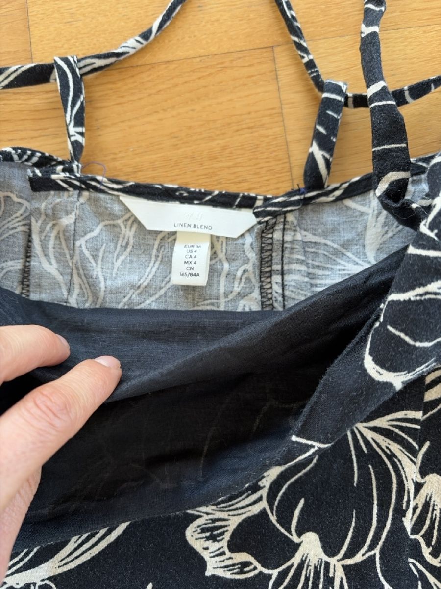 H&M Lotti di vestiti: 2 Leinen Sommerkleider mit Muster, Grösse 36, – Usato da Zürich venduto da ufe_f5q5 1