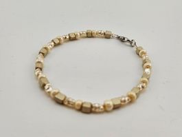 Damenarmband Perlen und Würfel in Creme und Beige