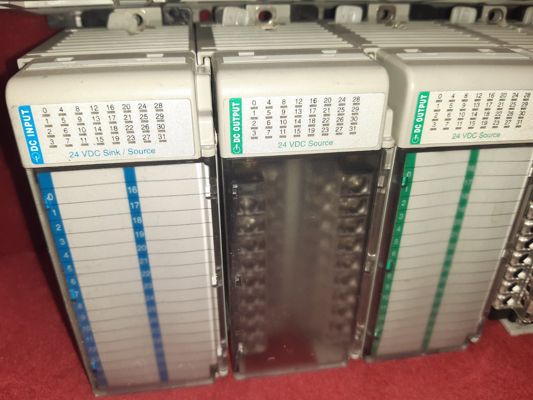Componenti elettronici: Diverse Ein- und Ausgangsmodule, analog und digital von A&B – Usato da Lohn-Ammannsegg venduto da Molch7 4