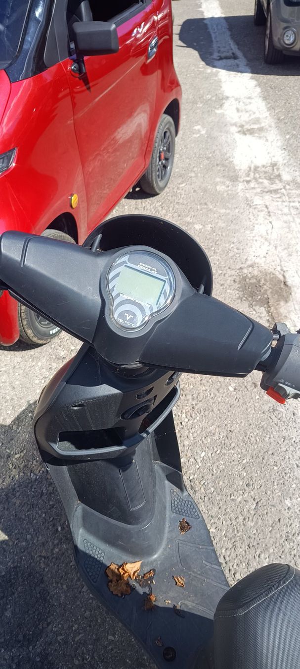 Scooter: Diverse Elektro Roller – Difettoso da Dübendorf venduto da igw_mzk7 1