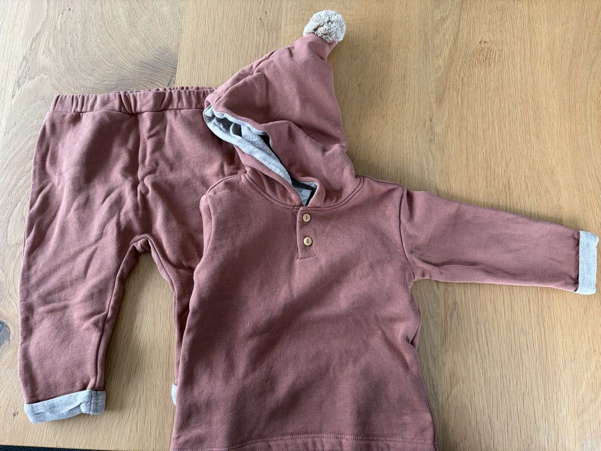 H&M Ensembles coordonnés: Hosen und Pullover Grösse 74 – D'occasion à Bütschwil par Fdu_9606