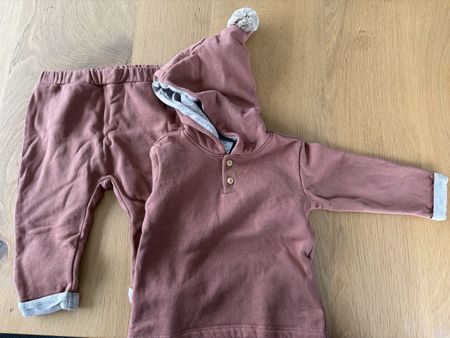 Hosen und Pullover Grösse 74