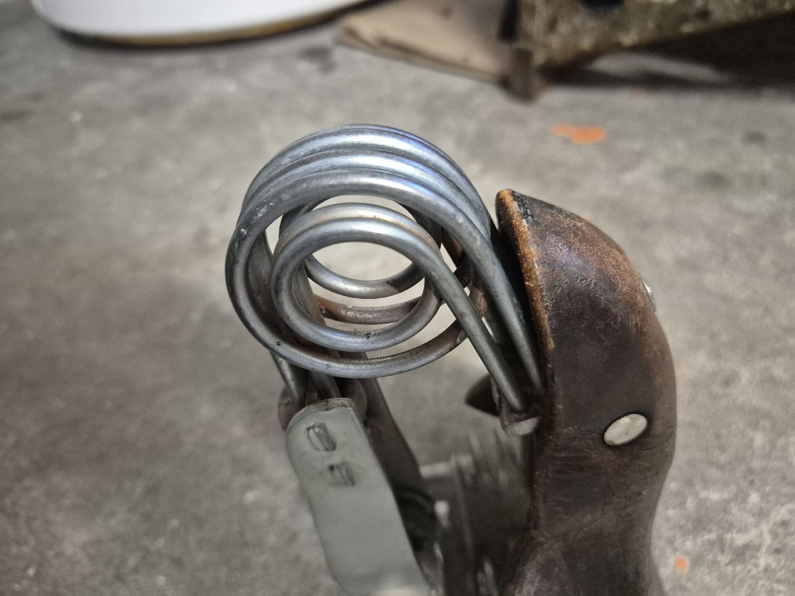 Pezzi di ricambio: Velo Sattel mit Federn, Leder, Vintage – Usato da Kirchberg SG venduto da Karmann53 3