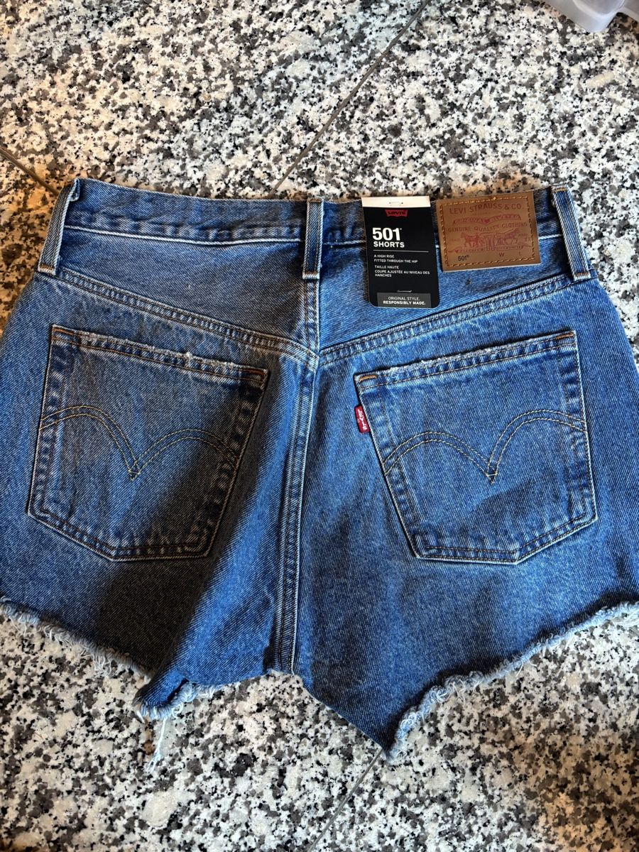 Jeans: Coole Jeans Shorts, destroyed Look, Grösse 28, – Nuovo e nell'imballaggio originale da Kilchberg ZH venduto da Olimanna 1