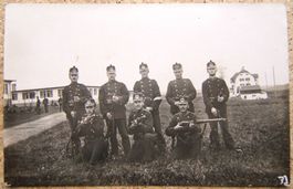 FOTO-AK SCHWEIZER MILITÄR MIT GEWEHR WK I (?)