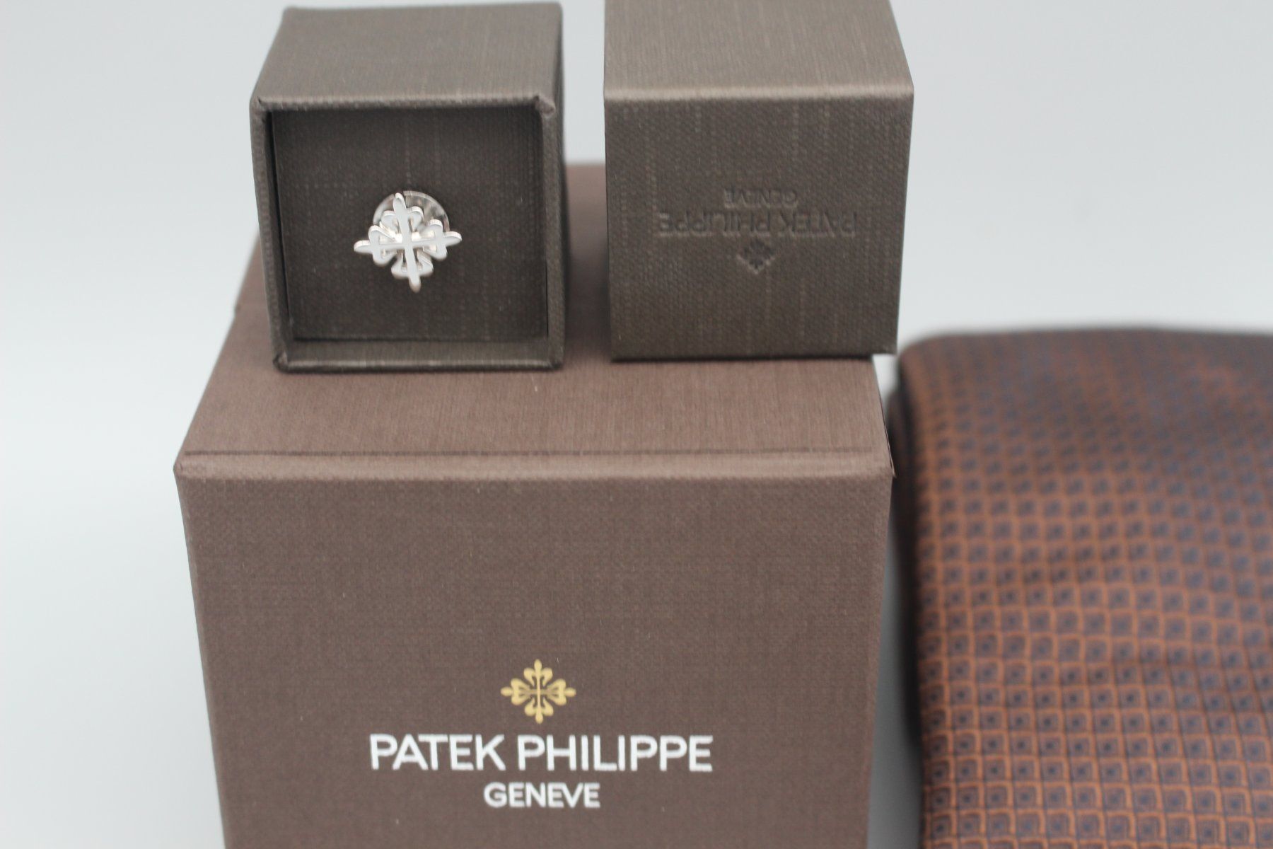Patek Philippe Cravatte: Original Patek Philippe Krawatte und Anstecker Silber – Usato da Bruettisellen venduto da Collector_Store 1