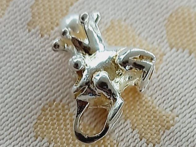 Ciondoli: Schmuck Anhänger Frosch mit Perle. – Nuovo e nell'imballaggio originale da Winistorf venduto da acreativ4 2