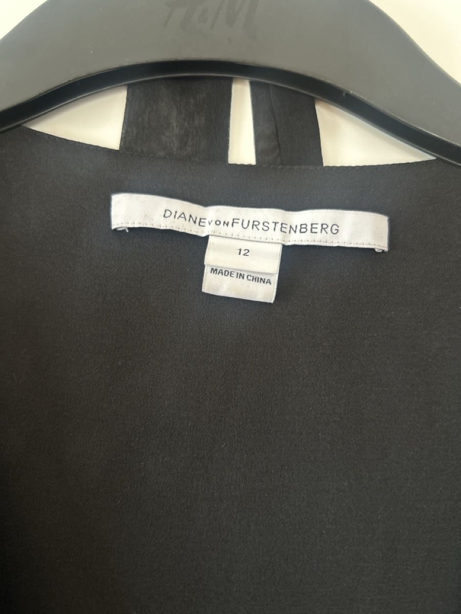 Diane von Furstenberg Vestiti: DVF Kleid Schwarz Grösse 12 mit Nieten – Usato da Oberentfelden venduto da Tomtheturkey 2