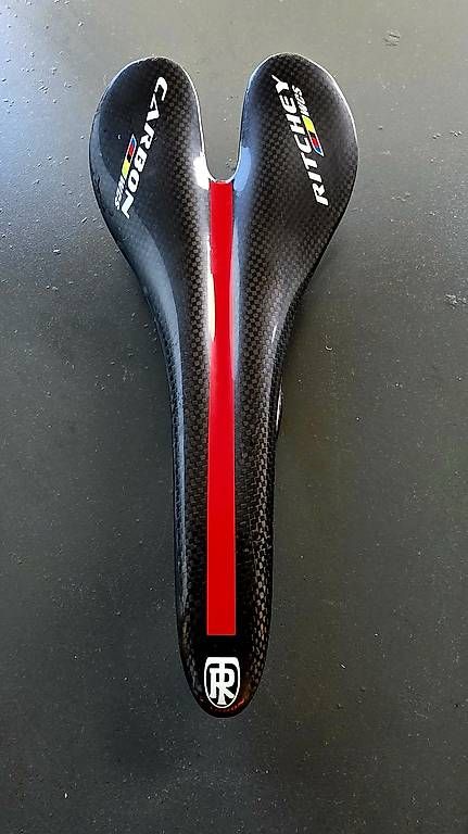 Pièces détachées: Sattel aus carbon – D'occasion à Olten par jean.f 2