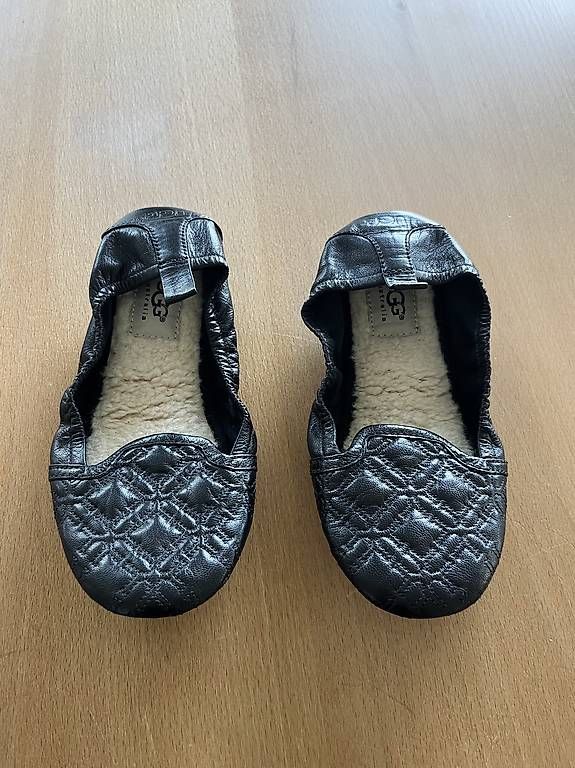 Ugg Damenschuhe: UGG Australia Leder Ballerinas Gr. 37 mit Wollfutter – Gebraucht aus Richterswil von noa_q7yd