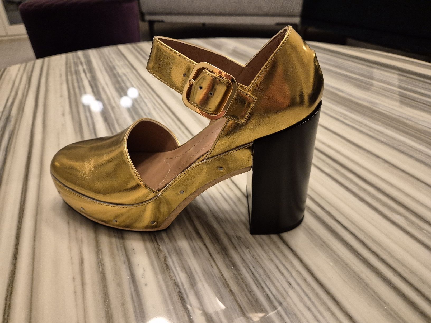 Marni Scarpe da donna: Marni Gold Leather Clogs, EU 40 – Nuovo (secondo la descrizione) da Freienbach venduto da cri_9kly 4