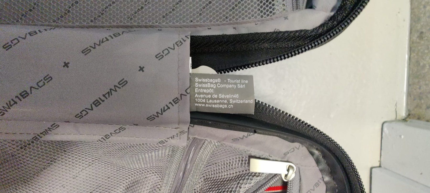 Reisekoffer: Swiss Bag - Tourist Koffer M – Gebraucht aus Zürich von Kevinhoexe 5