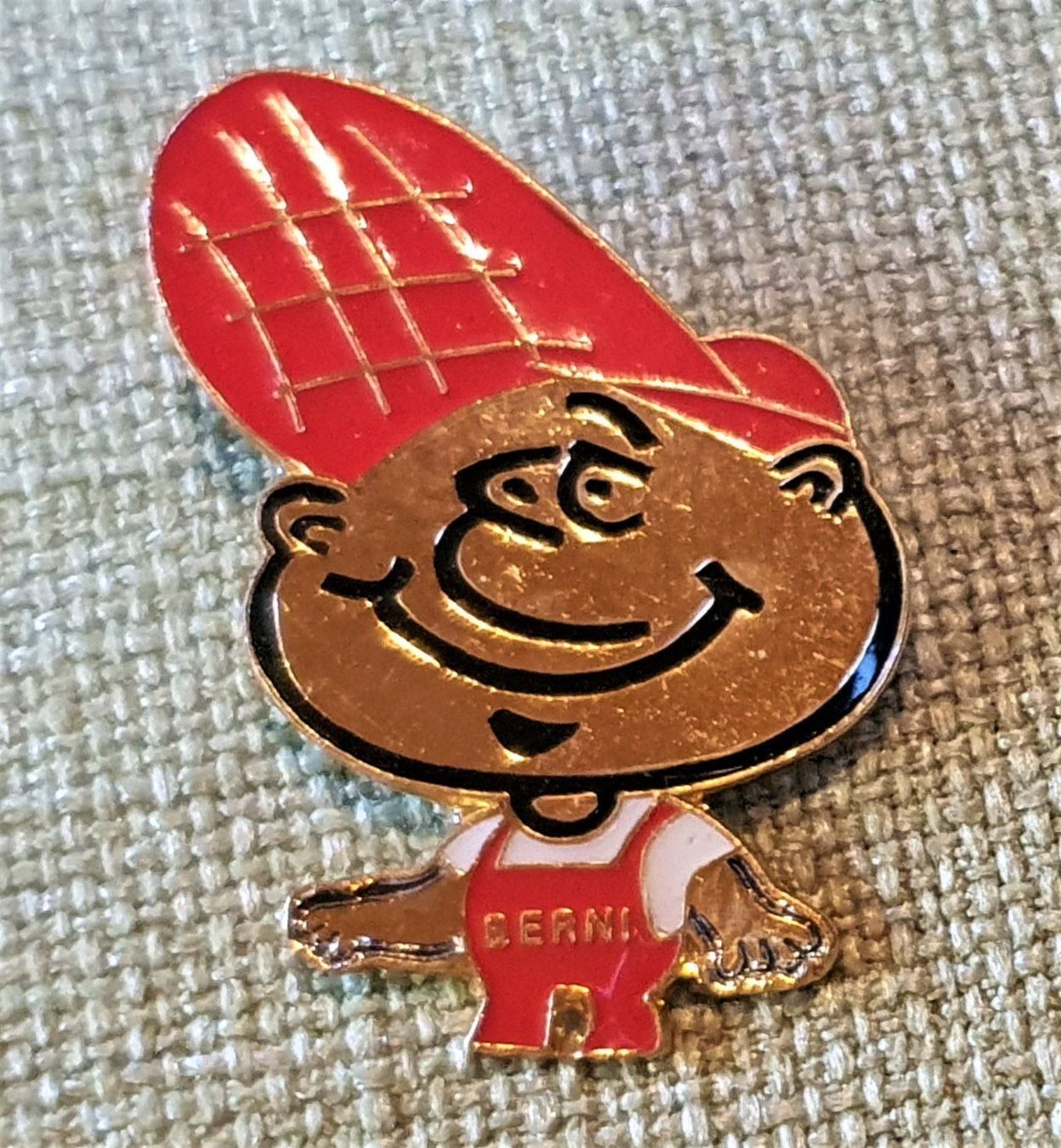 Placchette & Badge: J124 - Pin Mänchen  Berni – Usato da Reinach BL venduto da Boston-Verkauf
