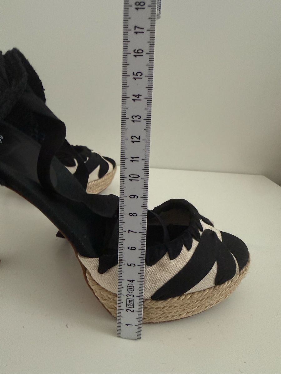 Scarpe da donna: SCHWARZE ESPADRILLE-PUMPS VON CASTAÑER – Usato da Stettlen venduto da Beauty-19 4