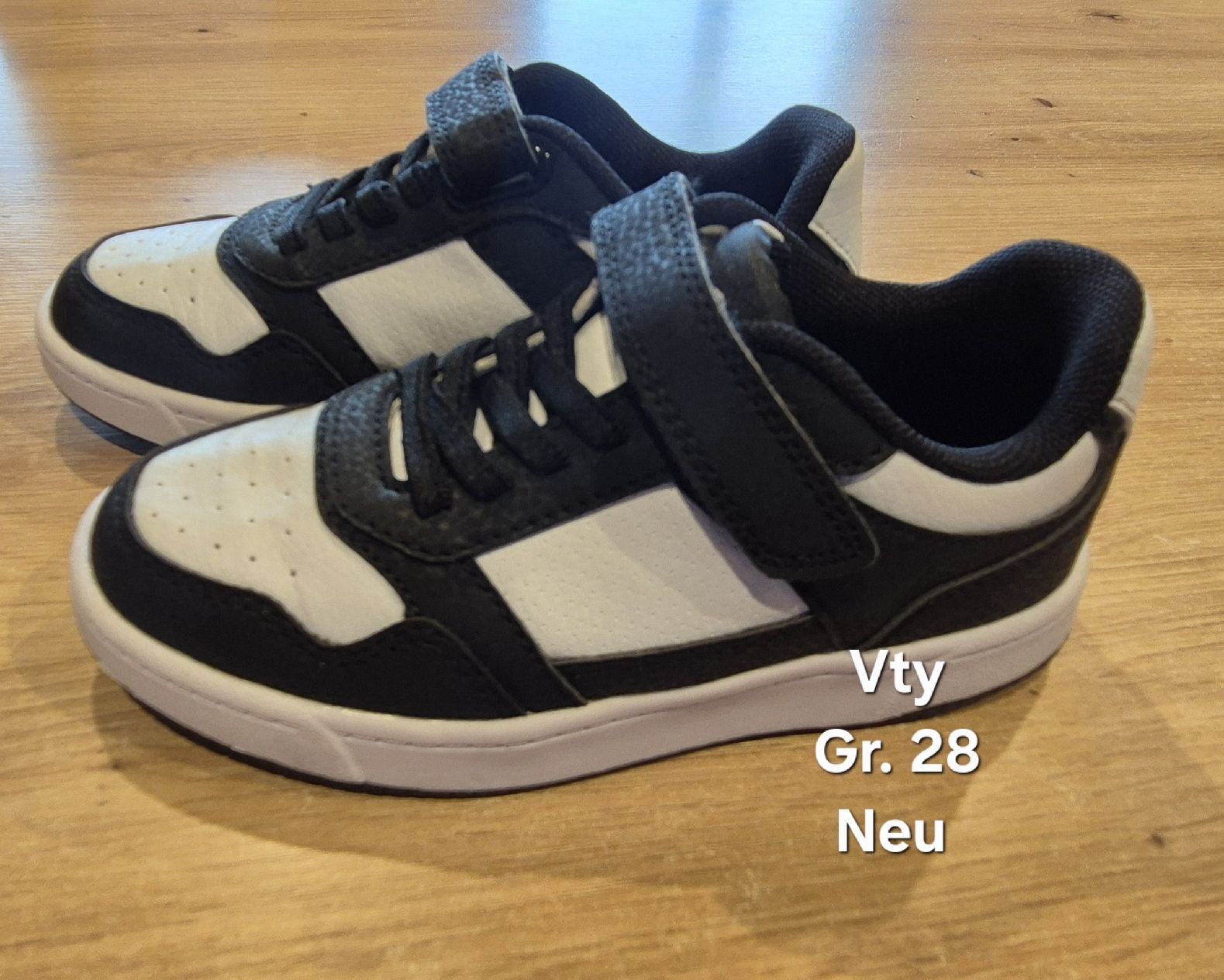Dosenbach Scarpe per ragazzi: Kinder Turnschuhe, Gr. 28, neuwertig  – Nuovo (secondo la descrizione) da Oberfrittenbach venduto da Steffi1807