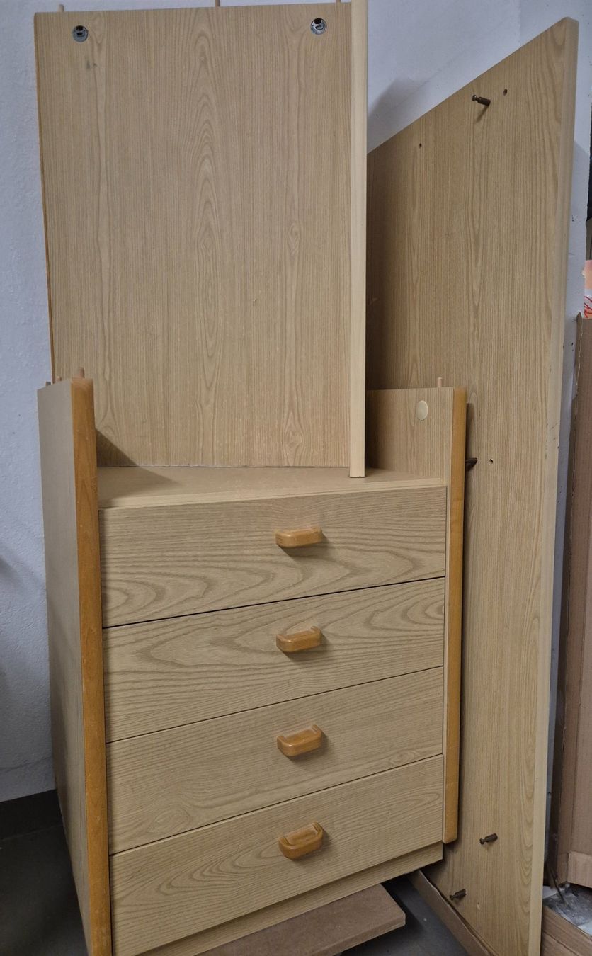Schreibtische: Gebrauchter, heller Holz Schreibtisch mit Schubladen – Gebraucht aus Mels von KOSL 8