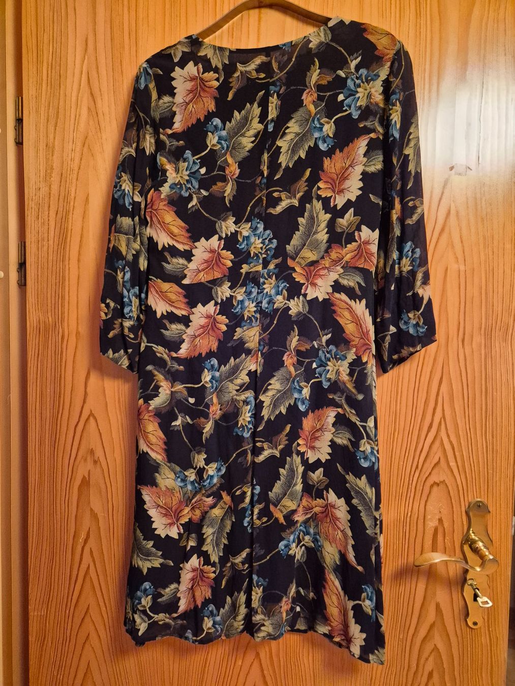 Nile Vestiti: Dunkelblaues Herbstkleid mit Blumenmuster – Usato da Walenstadt venduto da grischalounge1 1