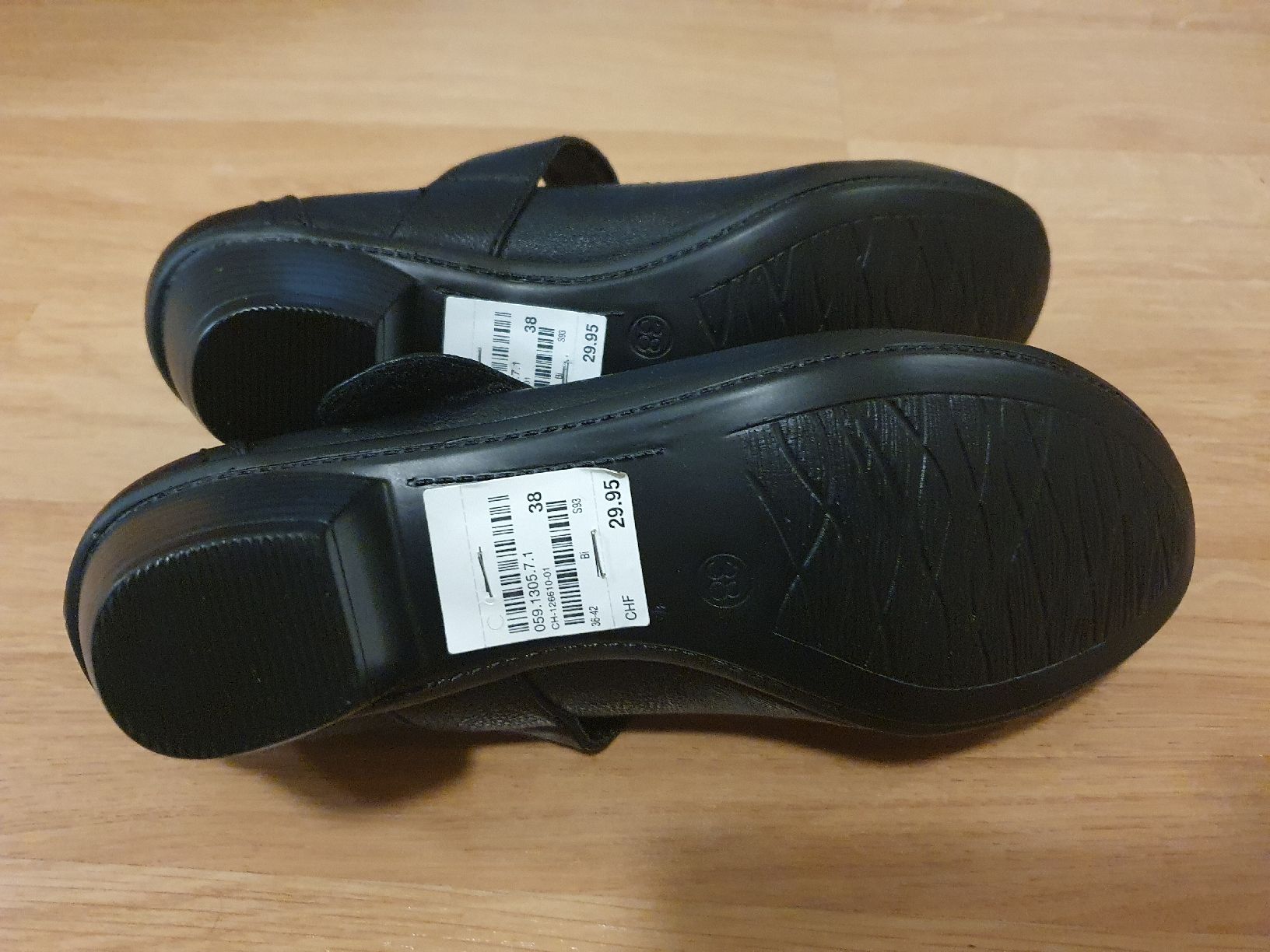 Scarpe da donna: neue schwarze Halbschuhe – Nuovo e nell'imballaggio originale da St. Gallen venduto da 1811123 2